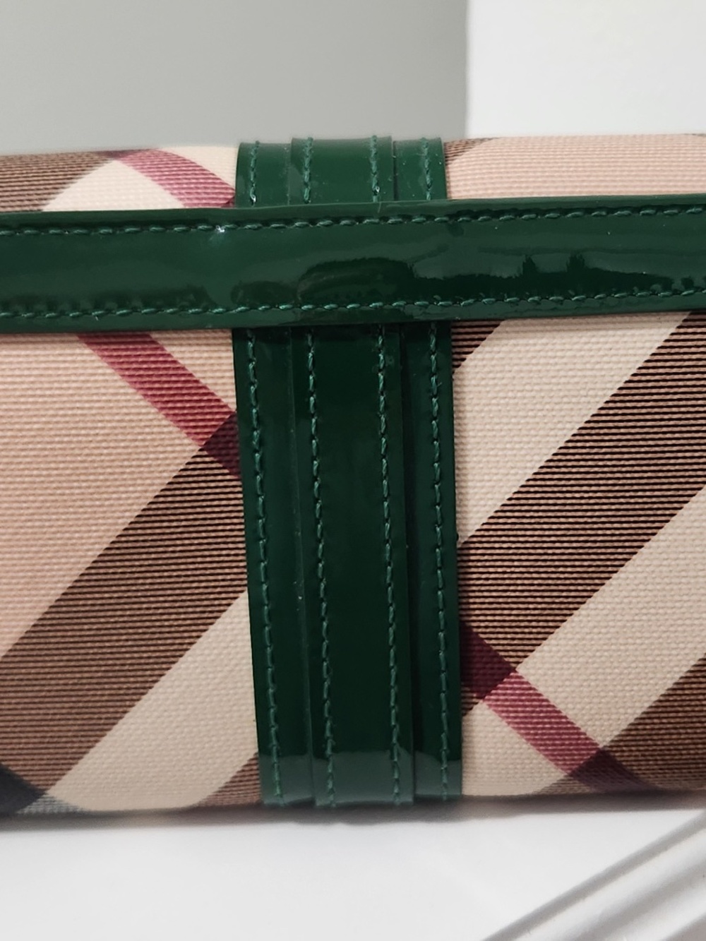 100% Authentic Burberry Nova Check Large Wallet with Green Patent leather. - Picture 2 of 7